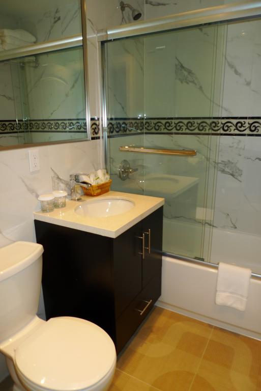 The Deluxe Hotel Ванкувер Номер фото